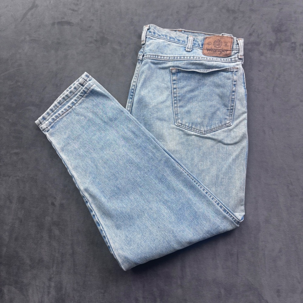 Wrangler Authentic Jeans Mens 42x29 Light Wash Relaxed Tapered Denim